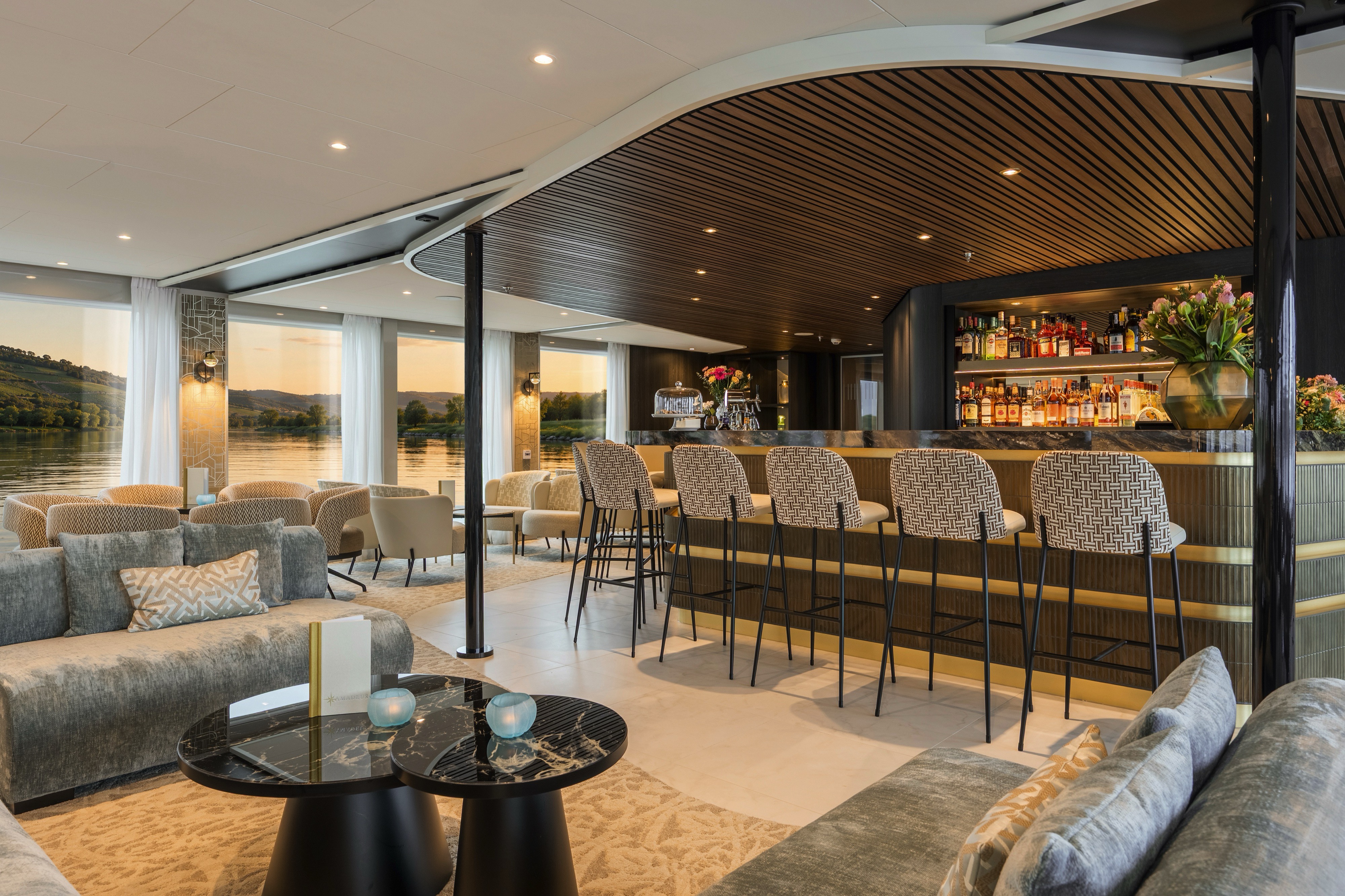 ©Lueftner Cruises Amadeus Aurea Panorama Bar And Lounge 1